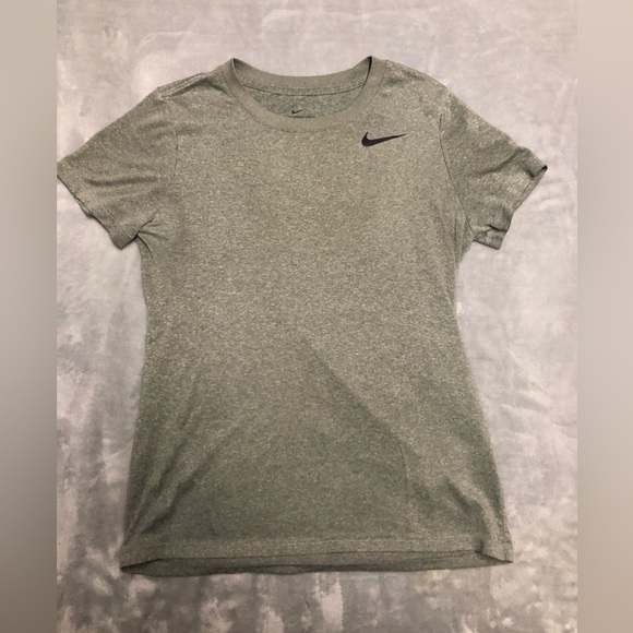 🌻Nike workout shirt - Picture 1 of 2